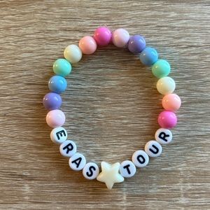 Taylor swift eras tour friendship bracelet